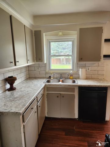 7520 Harding Street, Taylor, MI 48180
