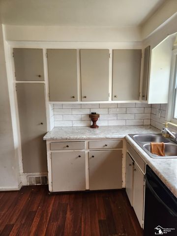 7520 Harding Street, Taylor, MI 48180