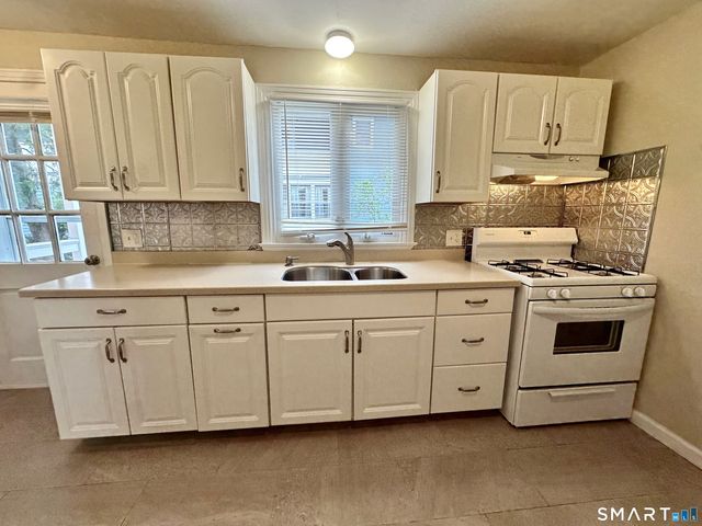 1160 Whitney Avenue E, Hamden, CT 06517