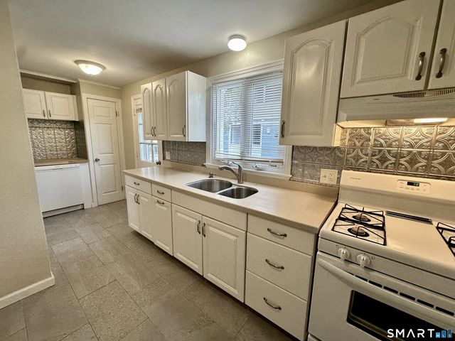 1160 Whitney Avenue E, Hamden, CT 06517