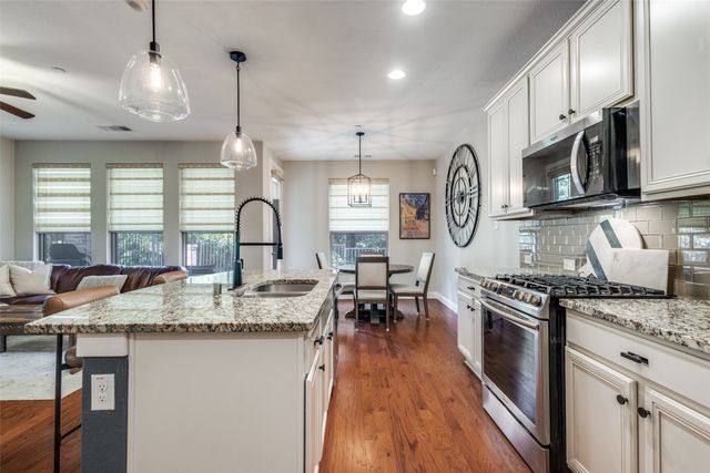 1011 Brook Hollow Drive, Euless, TX 76039