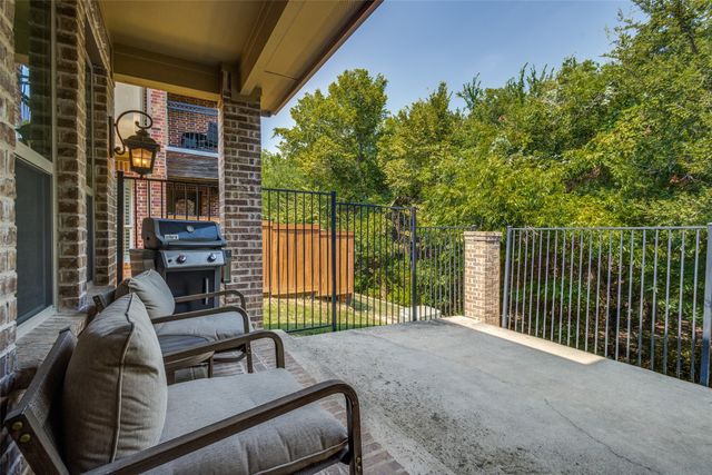 1011 Brook Hollow Drive, Euless, TX 76039