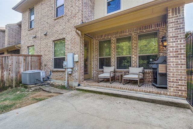 1011 Brook Hollow Drive, Euless, TX 76039