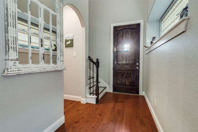 1011 Brook Hollow Drive, Euless, TX 76039