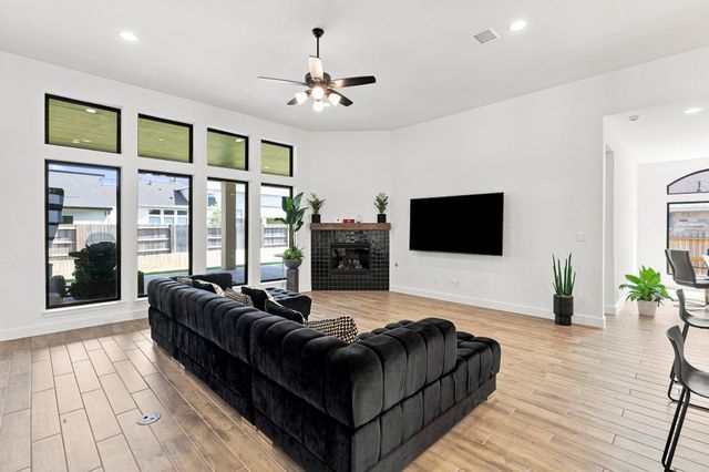 19003 Mandarin St, Manvel, TX 77578