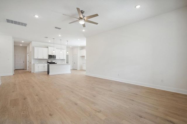 137 Tenny LN, Kyle, TX 78640