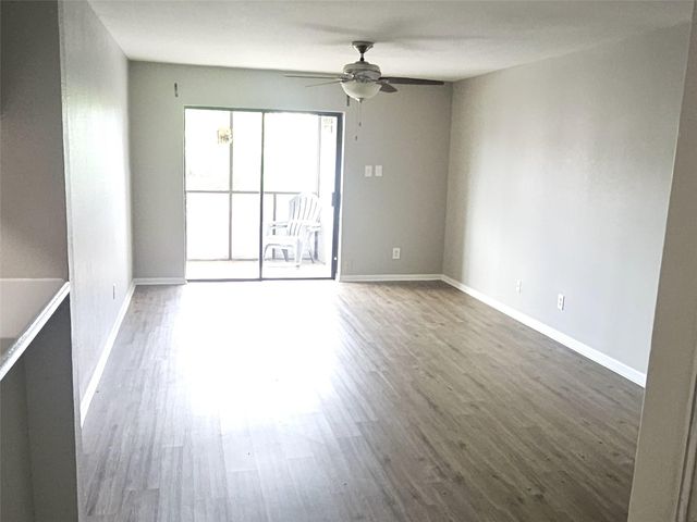 3025 Walnut Bend 35, Houston, TX 77042