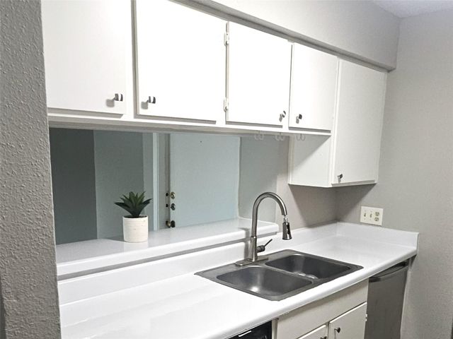 3025 Walnut Bend 35, Houston, TX 77042