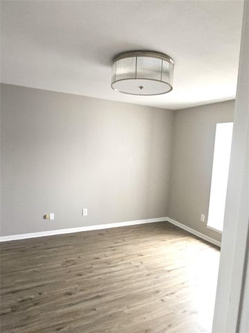 3025 Walnut Bend 35, Houston, TX 77042