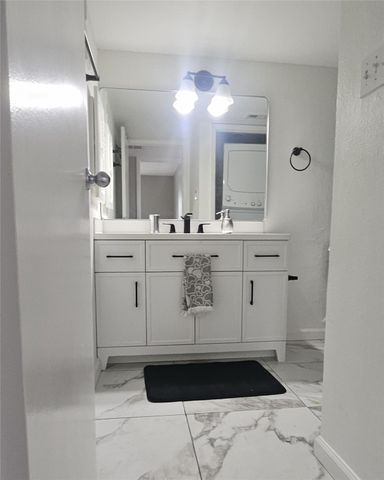 3025 Walnut Bend 35, Houston, TX 77042