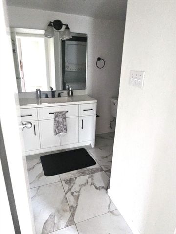 3025 Walnut Bend 35, Houston, TX 77042