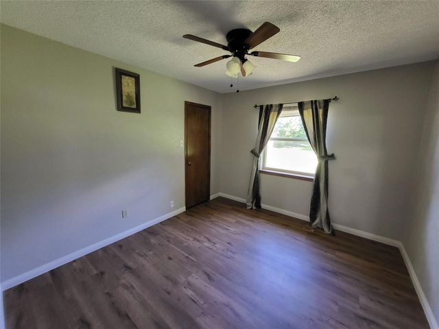 1106 Meadowview Drive, Euless, TX 76039