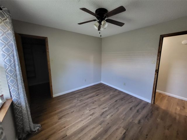 1106 Meadowview Drive, Euless, TX 76039