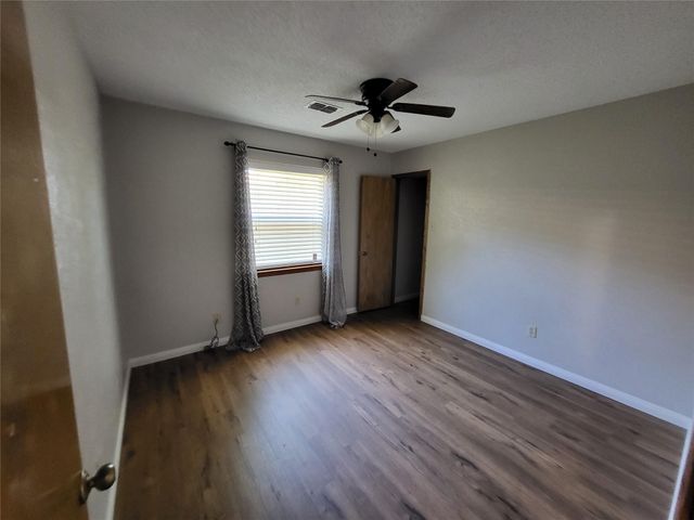 1106 Meadowview Drive, Euless, TX 76039