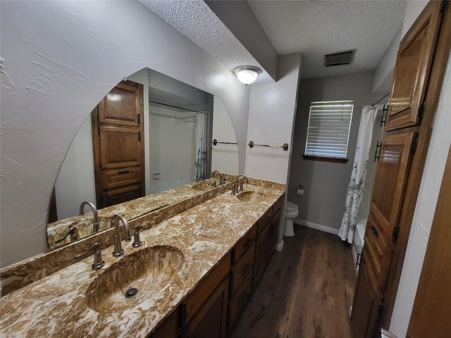 1106 Meadowview Drive, Euless, TX 76039