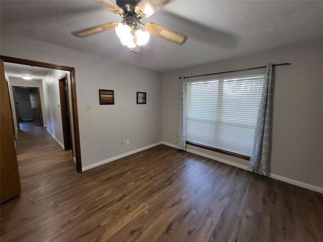 1106 Meadowview Drive, Euless, TX 76039