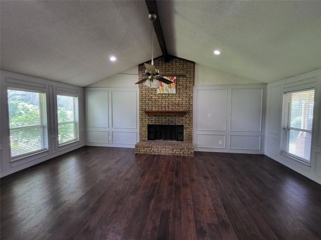 1106 Meadowview Drive, Euless, TX 76039