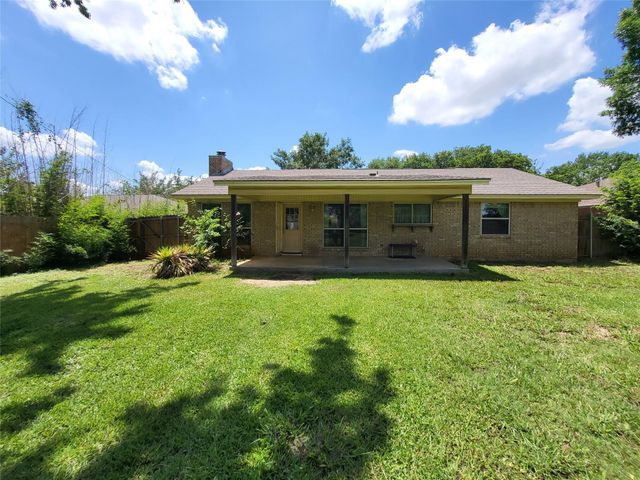 1106 Meadowview Drive, Euless, TX 76039