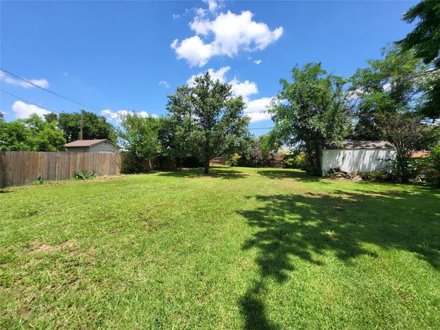 1106 Meadowview Drive, Euless, TX 76039