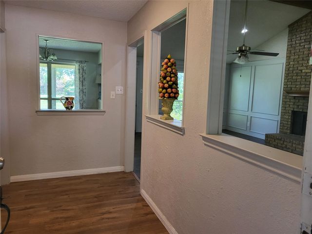 1106 Meadowview Drive, Euless, TX 76039