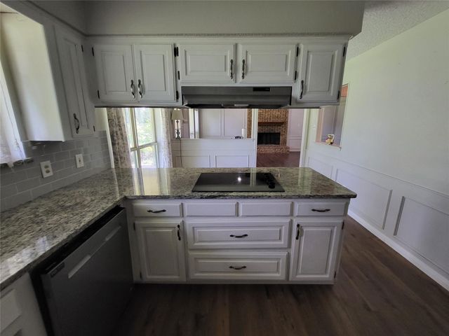 1106 Meadowview Drive, Euless, TX 76039