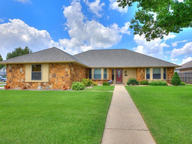 8201 Canna Lane, Oklahoma City, OK 73132