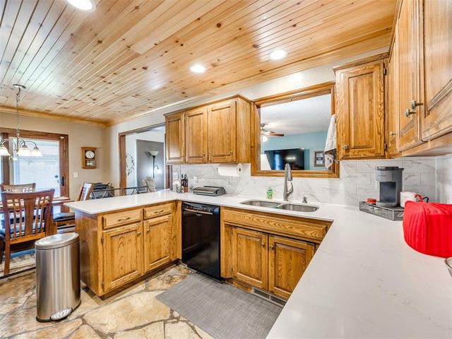 8201 Canna Lane, Oklahoma City, OK 73132