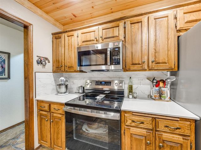 8201 Canna Lane, Oklahoma City, OK 73132