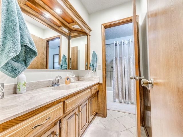 8201 Canna Lane, Oklahoma City, OK 73132