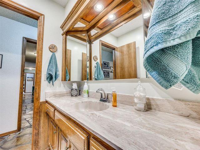8201 Canna Lane, Oklahoma City, OK 73132