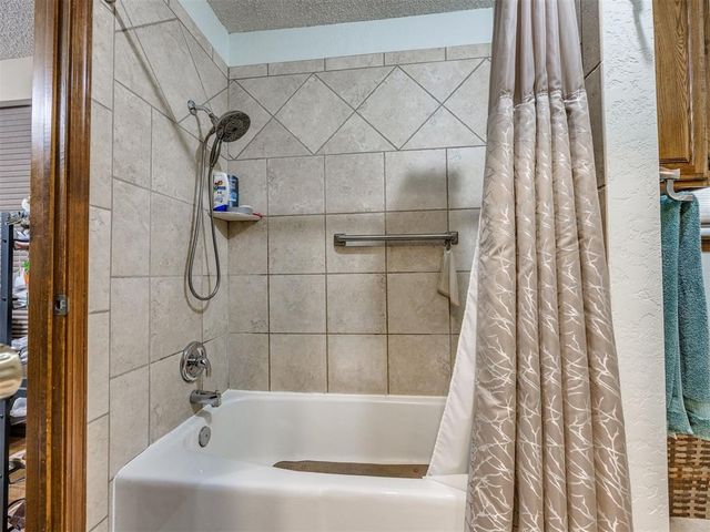 8201 Canna Lane, Oklahoma City, OK 73132
