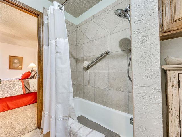 8201 Canna Lane, Oklahoma City, OK 73132