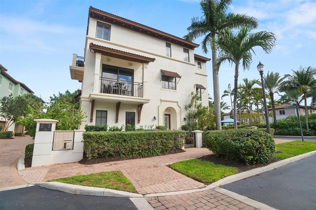 72 NW Chaucer Lane, Boca Raton, FL 33432