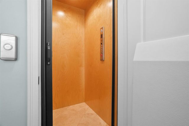 72 NW Chaucer Lane, Boca Raton, FL 33432