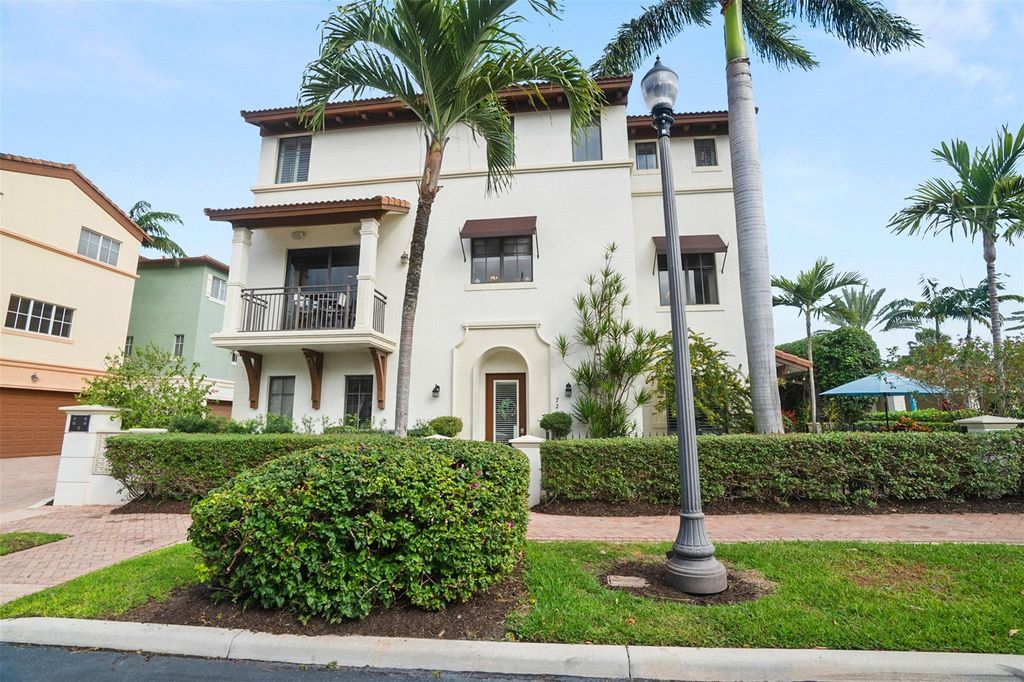 72 NW Chaucer Lane, Boca Raton, FL 33432