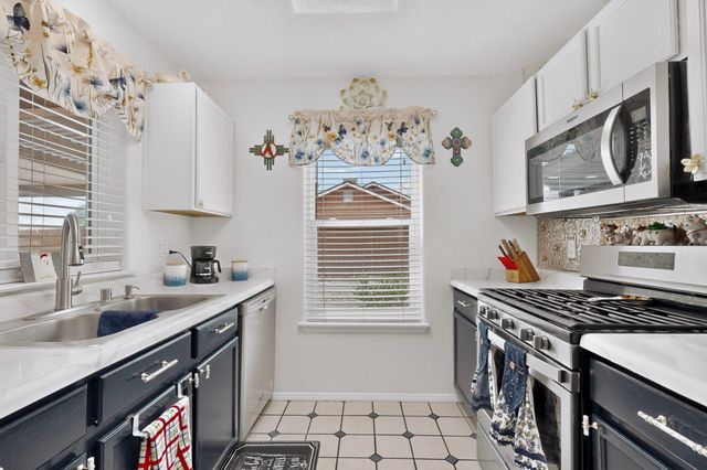 10 Milton Loop, Los Lunas, NM 87031