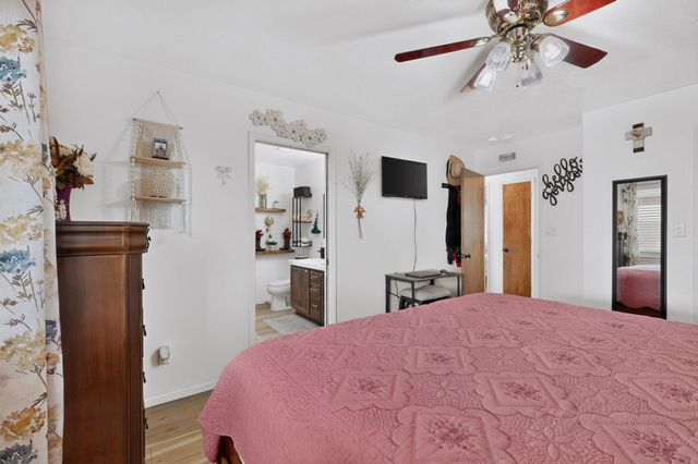 10 Milton Loop, Los Lunas, NM 87031