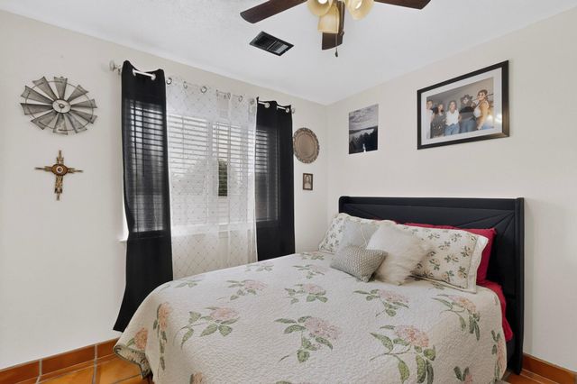 10 Milton Loop, Los Lunas, NM 87031