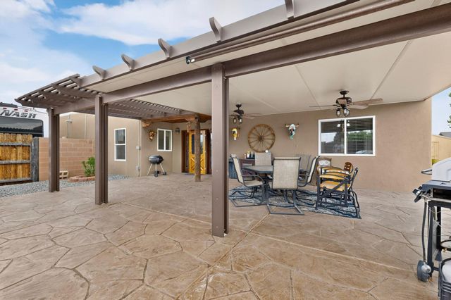 10 Milton Loop, Los Lunas, NM 87031