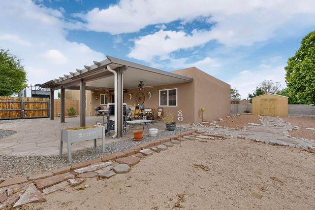 10 Milton Loop, Los Lunas, NM 87031