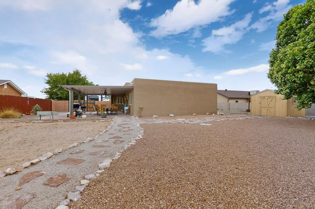 10 Milton Loop, Los Lunas, NM 87031