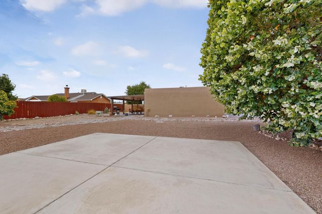 10 Milton Loop, Los Lunas, NM 87031