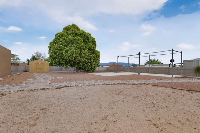 10 Milton Loop, Los Lunas, NM 87031
