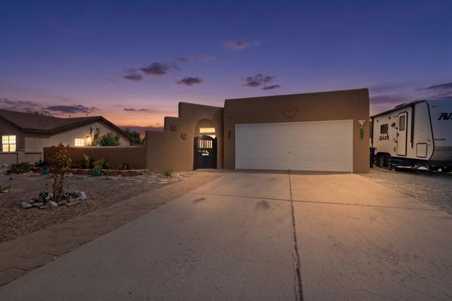 10 Milton Loop, Los Lunas, NM 87031