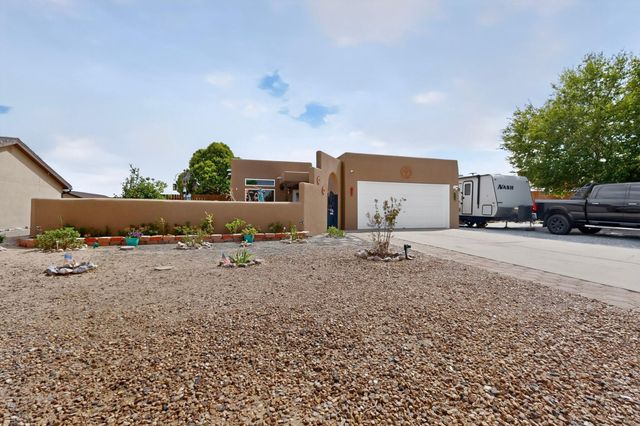 10 Milton Loop, Los Lunas, NM 87031