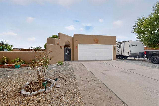 10 Milton Loop, Los Lunas, NM 87031