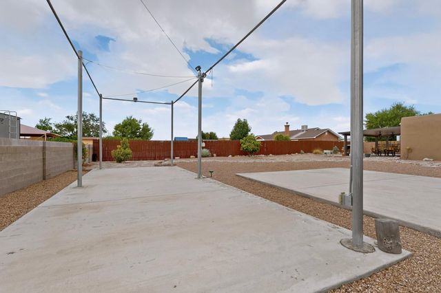 10 Milton Loop, Los Lunas, NM 87031