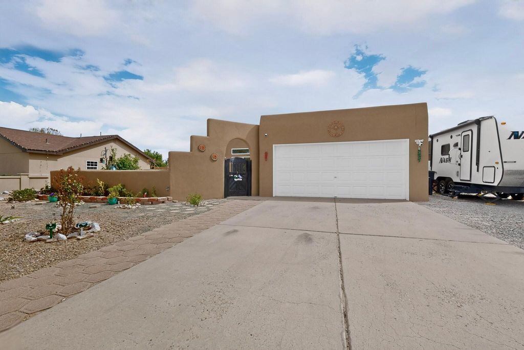 10 Milton Loop, Los Lunas, NM 87031