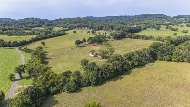 3568 Arbor Hill Rd, Petersburg, TN 37144
