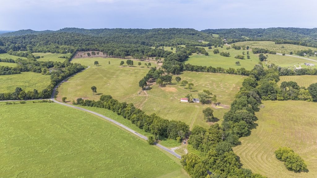 3568 Arbor Hill Rd, Petersburg, TN 37144